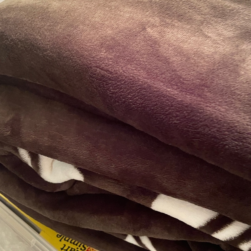 Pink Victoria’s Secret BNIP Sherpa blanket - Picture 10 of 12